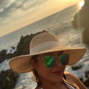 Meet your Posher, Perla